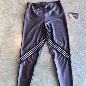 (NWT) Onzie Carrera Legging
